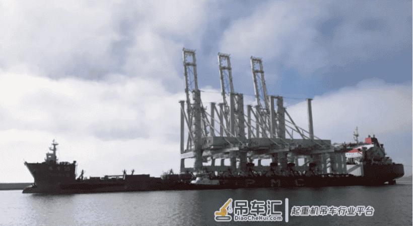 运送巨型集装箱起重机的“振华35”号货轮已停靠在奥克兰港