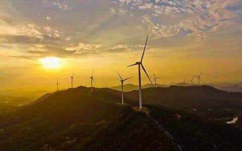 主打风电吊装  国内两款1600吨级全地面起重机解读