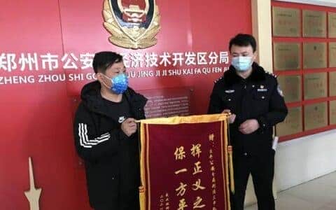 郑州一盗窃团伙开着大型吊车盗窃，盗走工地钢管90吨