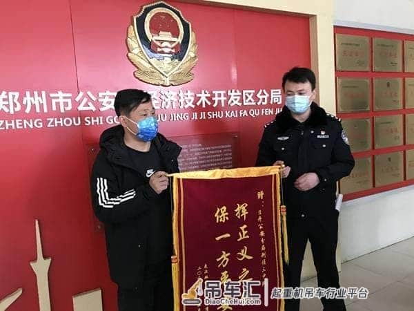 郑州一盗窃团伙开着大型吊车盗窃，盗走工地钢管90吨