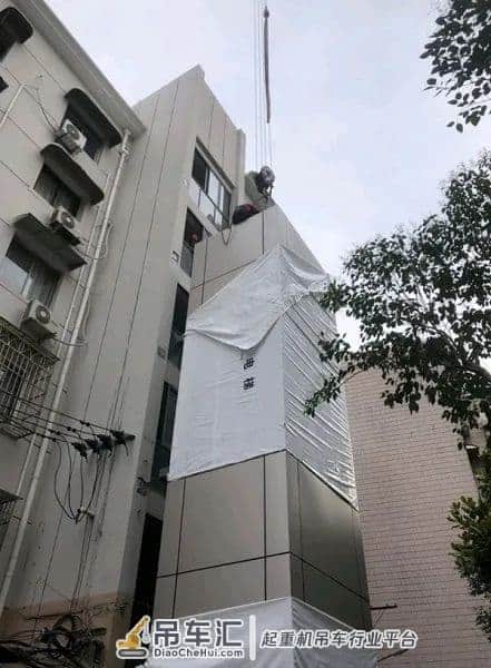 上海首台整体式装配吊装加装电梯用了近5个月,听听居民怎么说