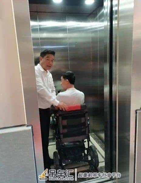 上海首台整体式装配吊装加装电梯用了近5个月,听听居民怎么说