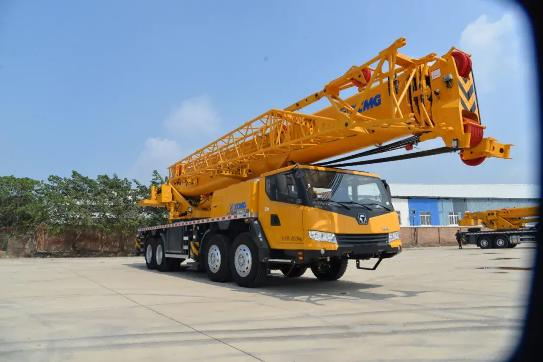 徐工新款QY70KC-1吊车,五节主臂长度达到49m