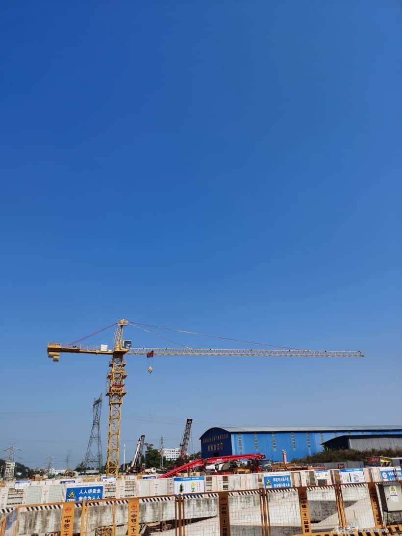 建筑工地是自己买塔吊还是租塔吊，哪个划算呢？