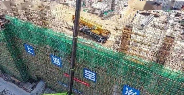 牛!500吨大吊车送75吨吊车“飞”上32米高屋面
