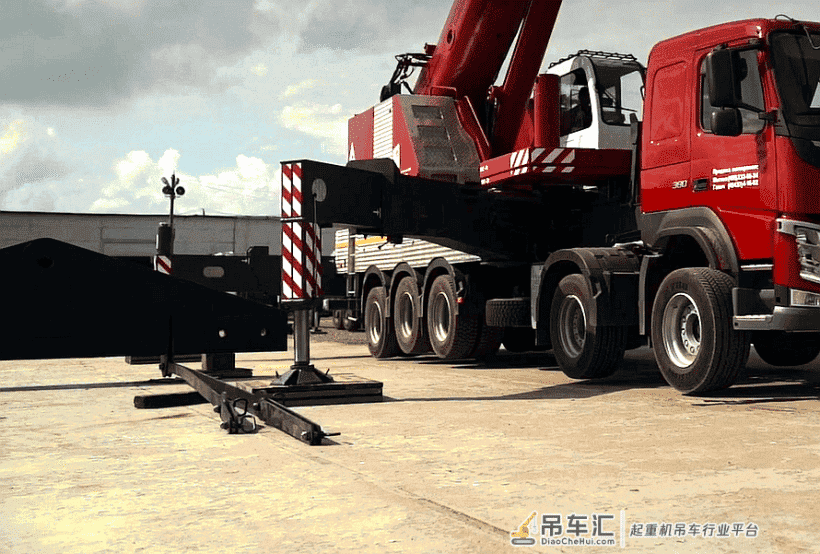 国产三巨头的百吨吊车,不如国外?5节51米主臂,沃尔沃底盘
