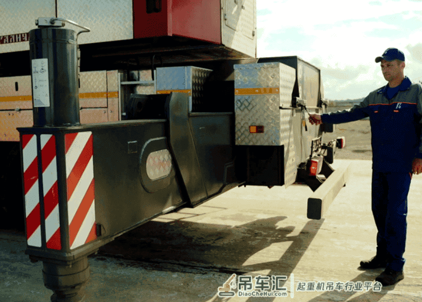 国产三巨头的百吨吊车,不如国外?5节51米主臂,沃尔沃底盘