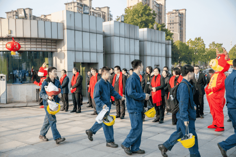 2021中联重科工程起重机分公司履带吊产品发车仪式暨开门红活动成功举行