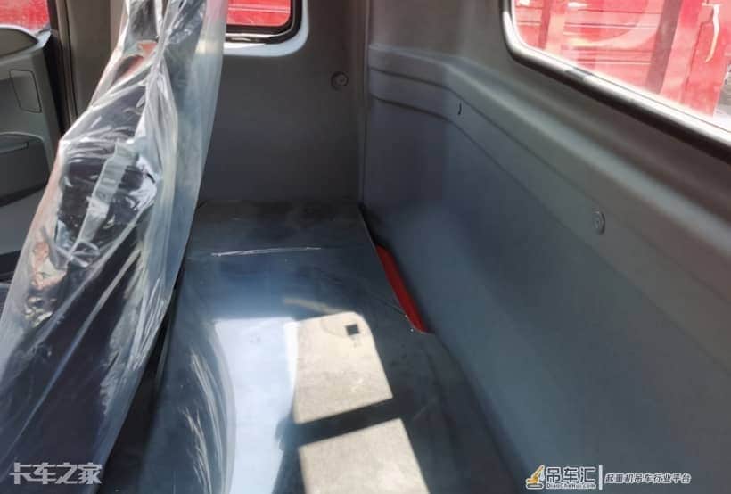 适合城乡市场,详解凯马凯捷M3吊车底盘
