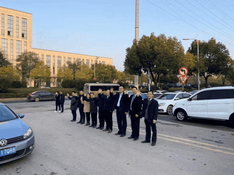 2021中联重科工程起重机分公司履带吊产品发车仪式暨开门红活动成功举行