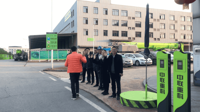 2021中联重科工程起重机分公司履带吊产品发车仪式暨开门红活动成功举行