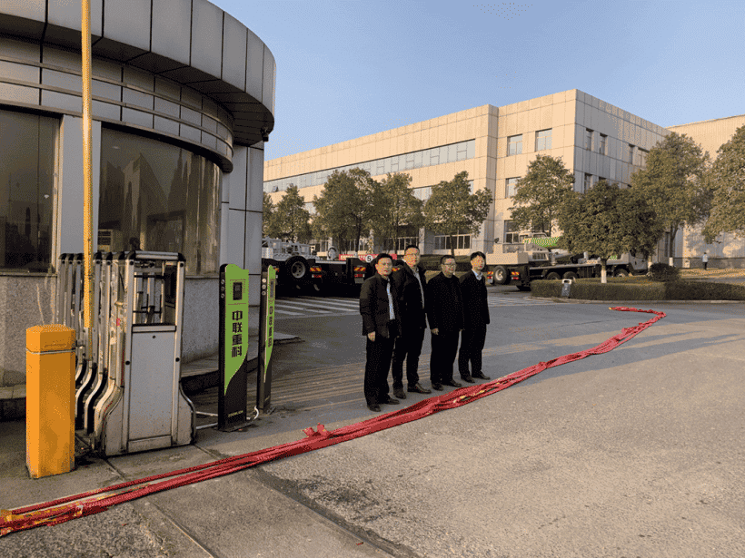 2021中联重科工程起重机分公司履带吊产品发车仪式暨开门红活动成功举行