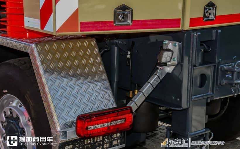 5轴10x8驱动，还可以横向移动，这台曼恩TGS底盘随车吊厉害了