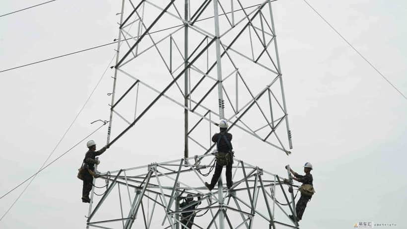光源集团：履带式起重机作业现场“首秀”成功
