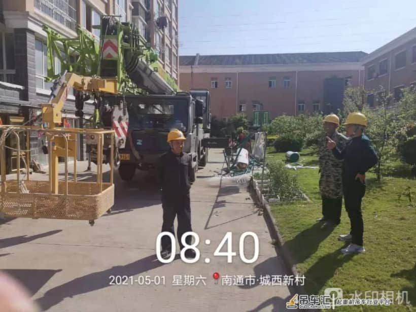 我为群众办实事 | 维护群众“头顶上的安全”,他们开着吊车来了——