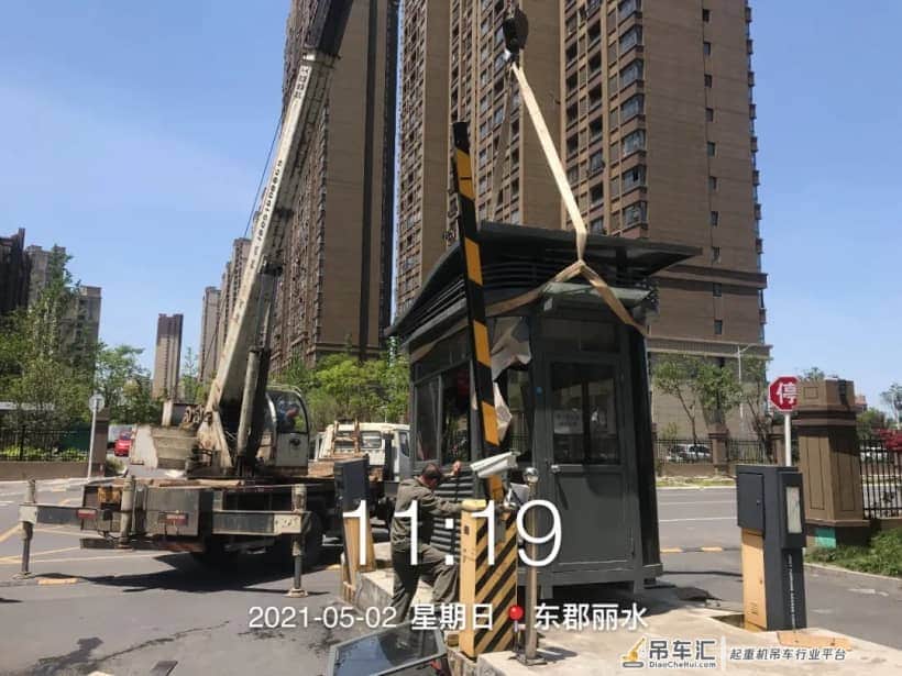 我为群众办实事 | 维护群众“头顶上的安全”,他们开着吊车来了——