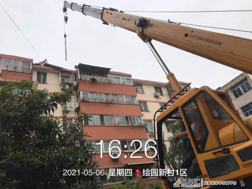 我为群众办实事 | 维护群众“头顶上的安全”,他们开着吊车来了——