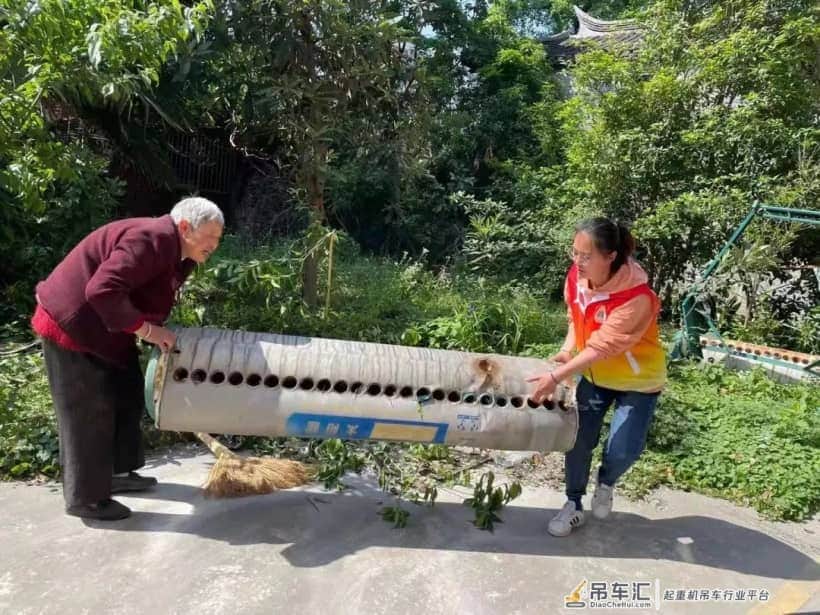 我为群众办实事 | 维护群众“头顶上的安全”,他们开着吊车来了——