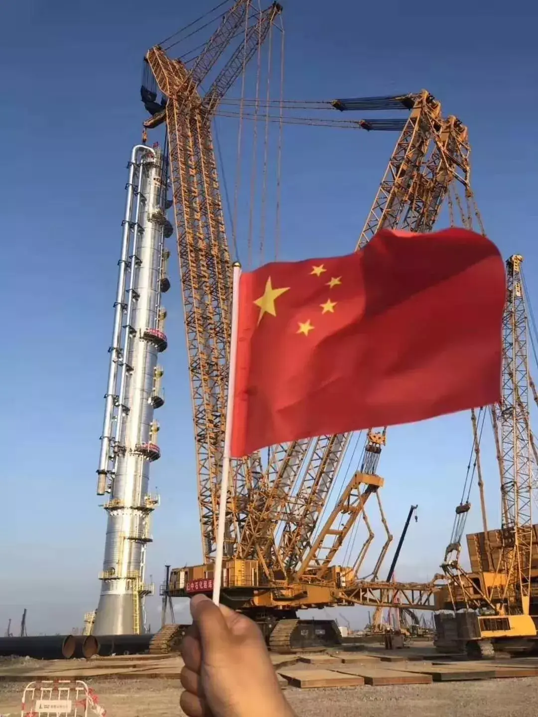 这是“国内最大”吊装记录!XGC88000只能充当溜尾吊