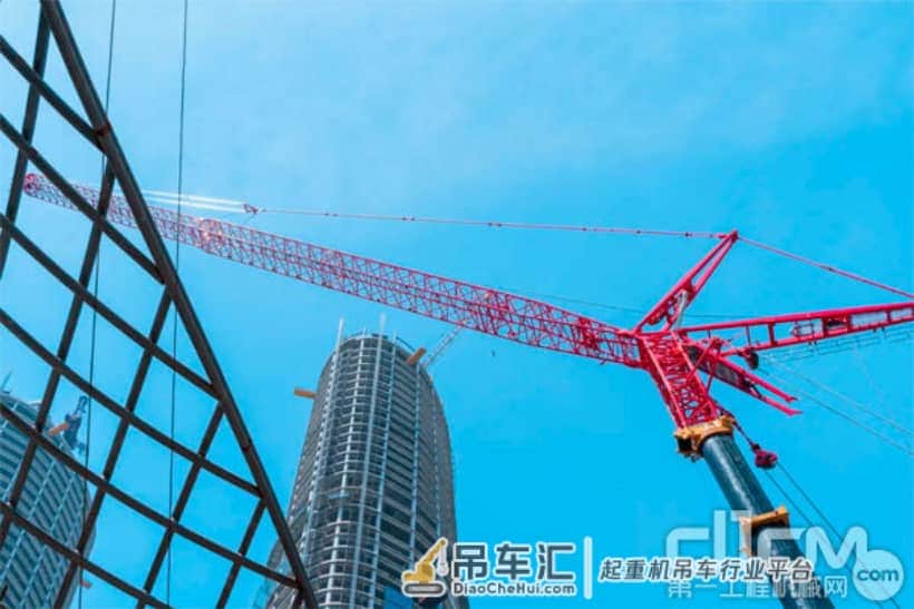 三一SAC4500全地面起重机助建杭州310米新摩天地标双子塔