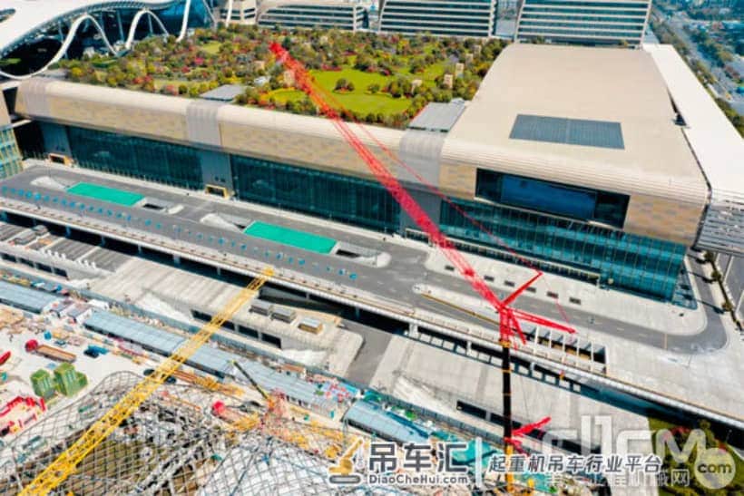 三一SAC4500全地面起重机助建杭州310米新摩天地标双子塔