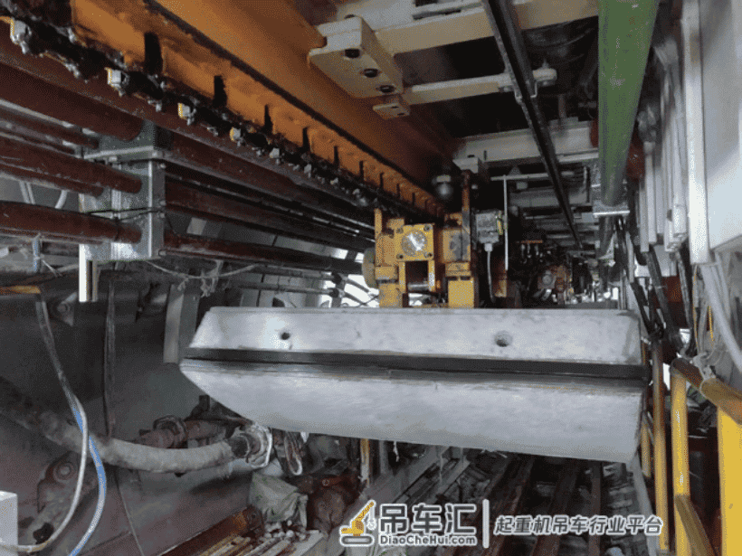 微型盾构低净空管片吊机设计及应用