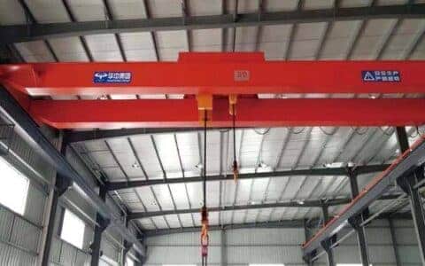 仓库用电动单梁桥式起重机如何选？听听华中起重怎么说