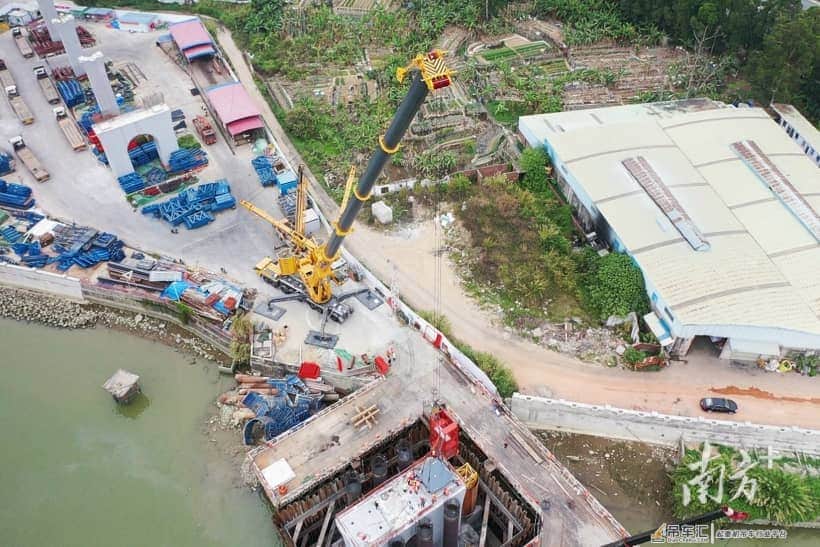 东莞轨道1号线吊装大场面,750吨吊车送30吨桥墩支座顺利“上位”
