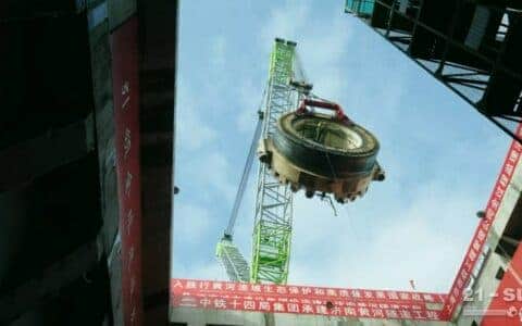 中联重科履带吊在黄河隧道与桥梁建设中大显神威