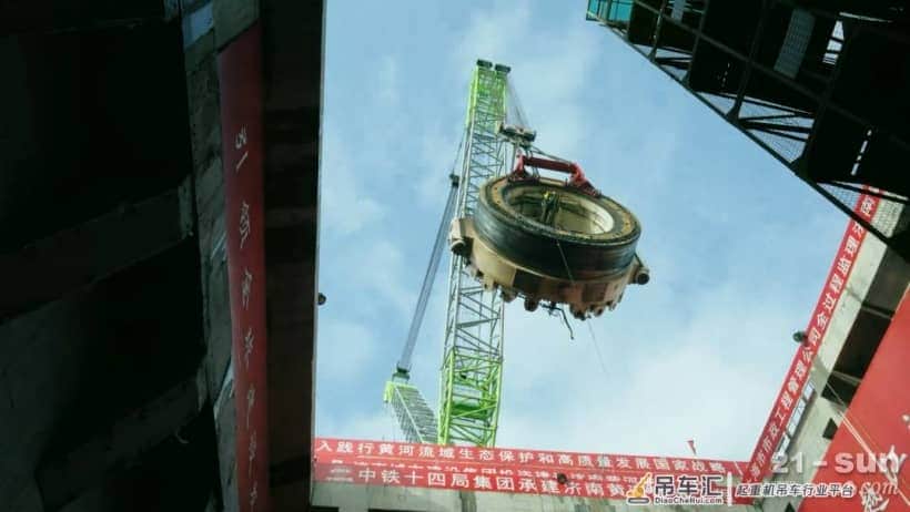 中联重科履带吊在黄河隧道与桥梁建设中大显神威