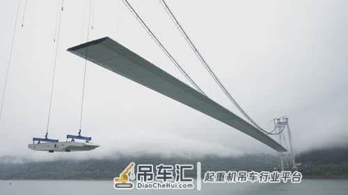 距江面百米高空“荡移”接力 新田长江大桥钢箱梁吊装创造国内施工纪录