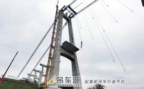 距江面百米高空“荡移”接力 新田长江大桥钢箱梁吊装创造国内施工纪录