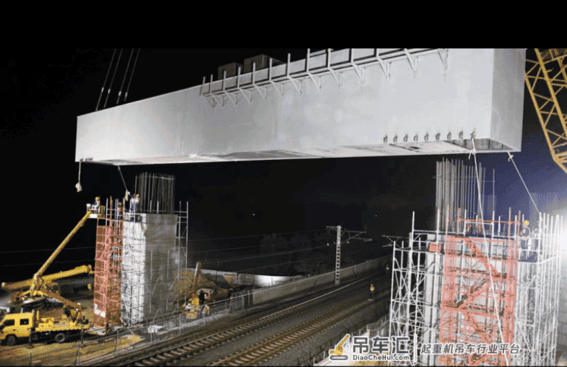 壹现场丨京唐铁路特大桥跨京哈铁路门式墩钢横梁吊装就位