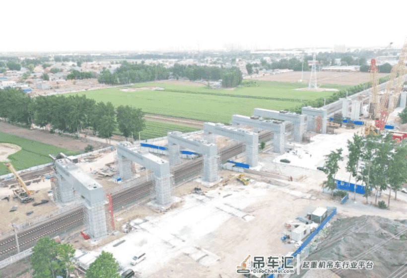 壹现场丨京唐铁路特大桥跨京哈铁路门式墩钢横梁吊装就位