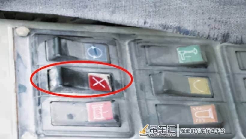 突发!天降横祸!深圳一司机被汽车起重机吊钩坠落击中死亡