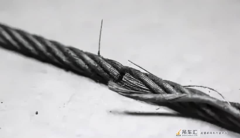 突发!天降横祸!深圳一司机被汽车起重机吊钩坠落击中死亡