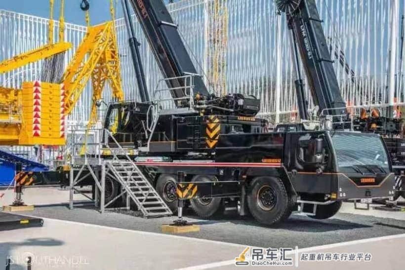 千吨级吊车的吊钩，属实霸气
