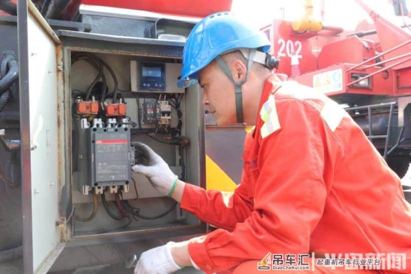 劳动者风采丨从农村娃成长为高技能产业工人!山东港口青岛港吊车司机王加全用铁臂舞动人生梦想