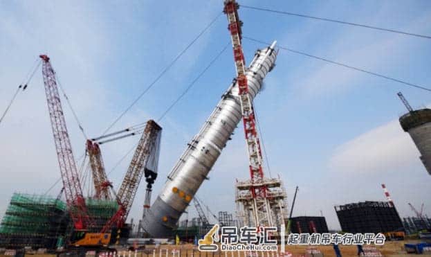 广东石化炼化一体化项目成功就位 刷新亚洲最重塔器吊装纪录