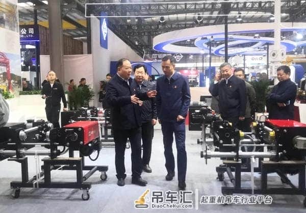 卫华集团精彩亮相第七届中国·长垣起重装备博览交易会
