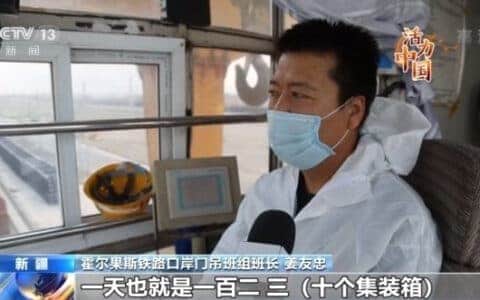 一名司机一天吊货1000多吨 这个口岸很优秀