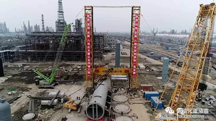 盘锦吊装项目八台千吨级反应器吊装完成