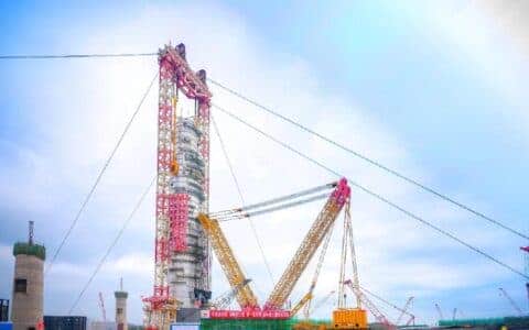 中国制造创纪录，世界级国产起重机完成4606吨“世界第一吊”