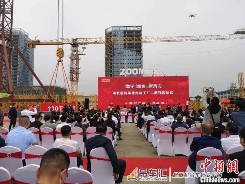 中联重科塔机智能工厂全线投产 全球最大风电动臂塔机下线交付