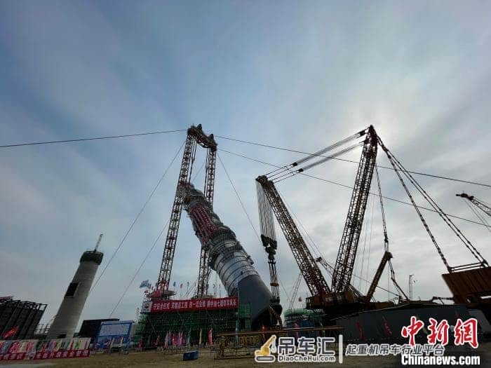 四千多吨塔器在广东就位 刷新亚洲最重塔器吊装纪录