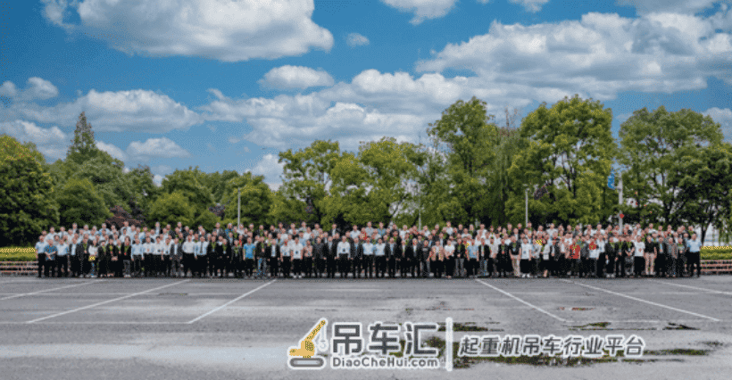 献礼建党百年丨中联重科塔机半年销售破百亿!WA塔机产品受热捧