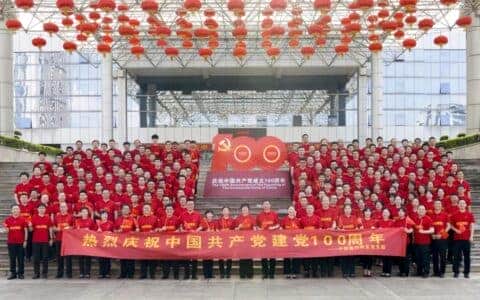 中联重科科研人员学党史、颂党恩朝“智造新时代”大步迈进