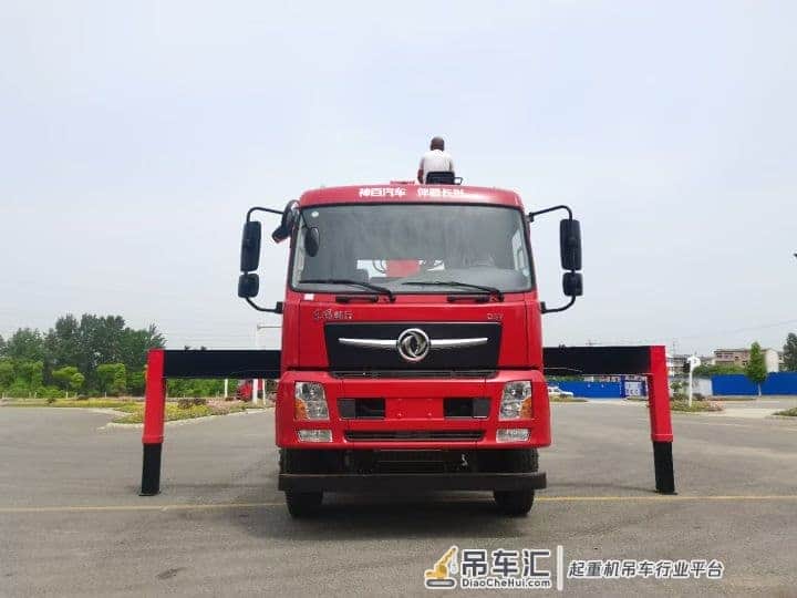 东风后八轮+长兴12吨吊机