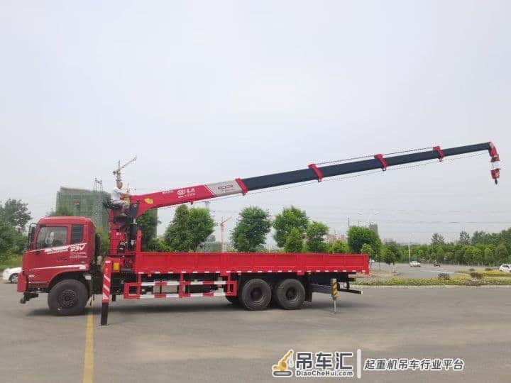 东风后八轮+长兴12吨吊机