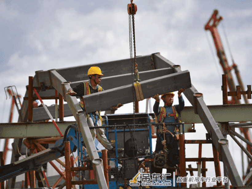 海口免税商业中心穹顶搭建使用成华手拉葫芦吊运方管